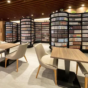 Hotel The Hedistar Nijo Comic & Books ***