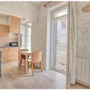 Apartment Equipe-climatise Avec Balcon Au Mourillon A 20m De La France